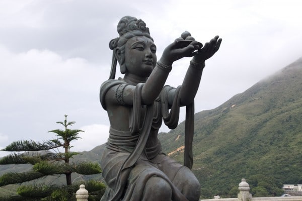 Buddhistische Statue beim Tian Tan Buddha auf Lantau Island