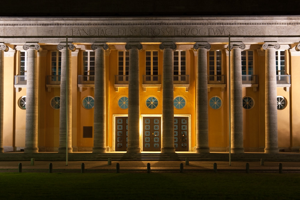 Nachbearbeitung von Nachtaufnahmen - hier der alte Oldenburger Landtag