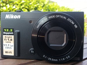 Nikon Coolpix P340 von vorne